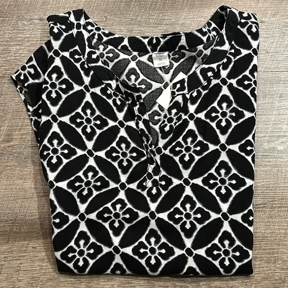 Old Navy black and white capped sleeve blouse XS - Picture 2 of 8
